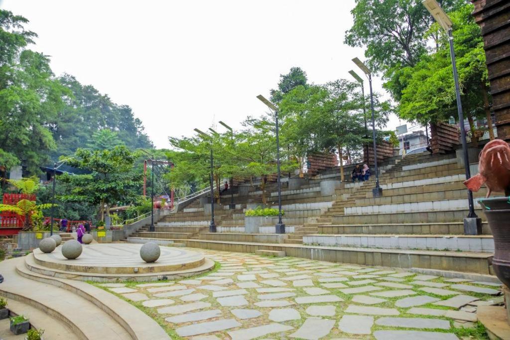 Hotel Oyo Maleo Exclusive Near Universitas Kristen Maranatha