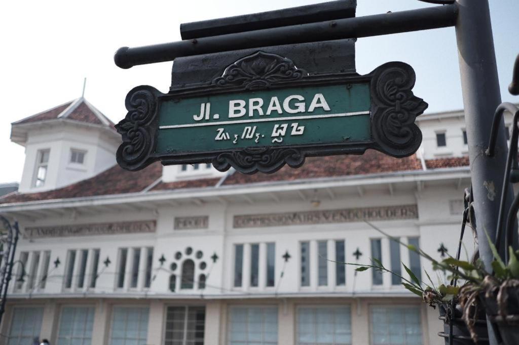 Hotel Oyo Maleo Exclusive Near Universitas Kristen Maranatha Bandung