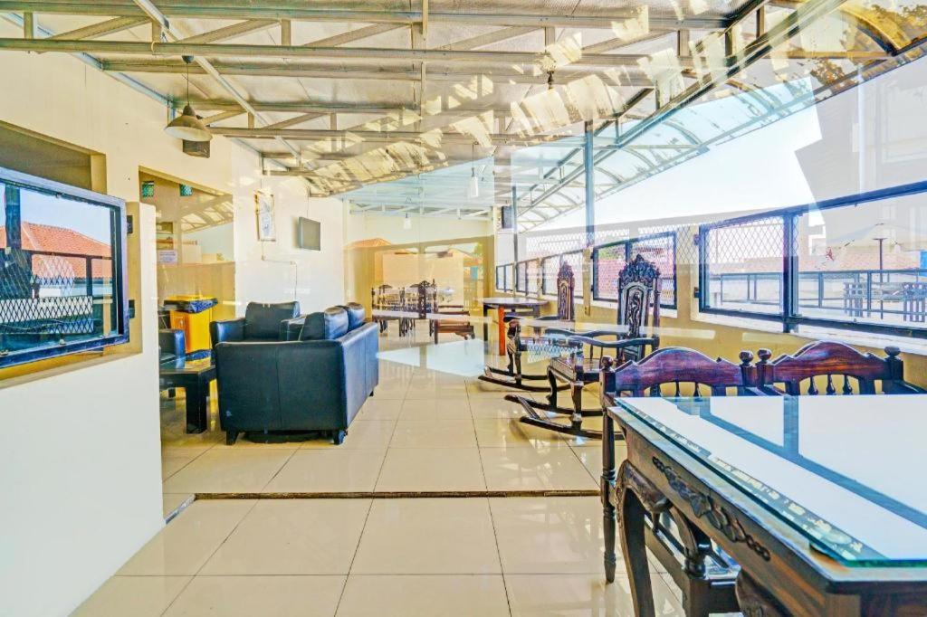 Oyo Maleo Exclusive Near Universitas Kristen Maranatha 2*