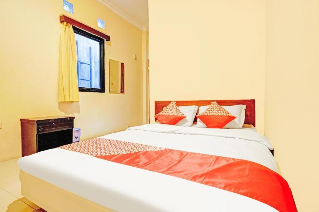 Oyo Maleo Exclusive Near Universitas Kristen Maranatha Bandung