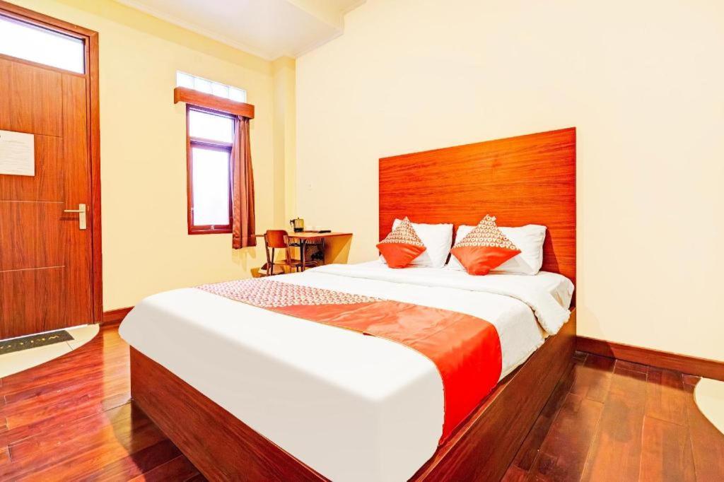 Oyo Maleo Exclusive Near Universitas Kristen Maranatha Hotel