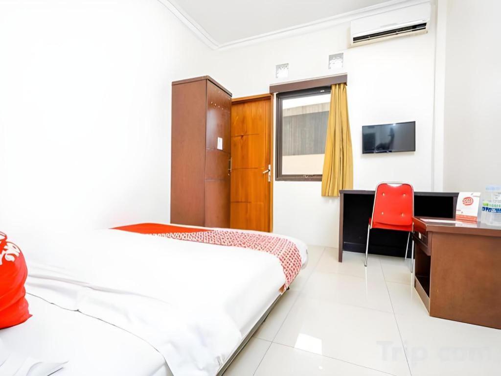Hotel Oyo Maleo Exclusive Near Universitas Kristen Maranatha